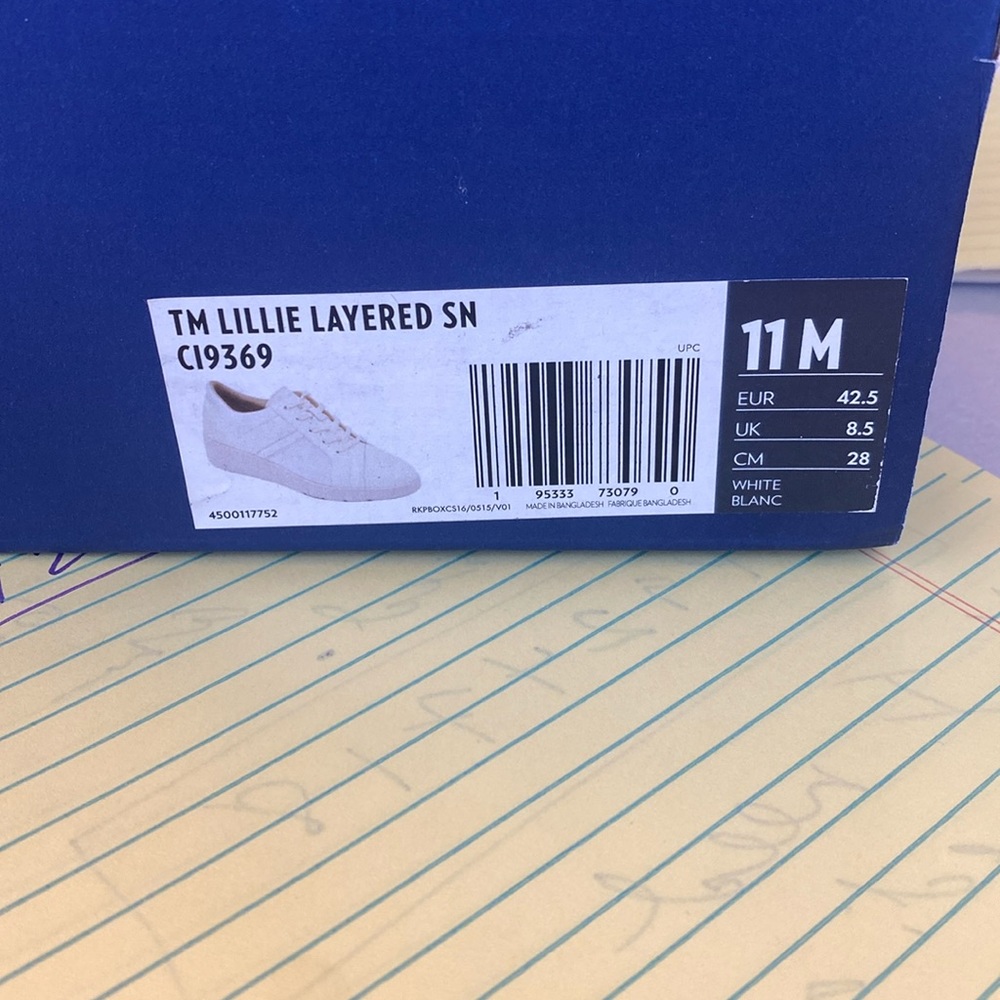 New in box with tags. Size 11 Rockport Lillie sneaker